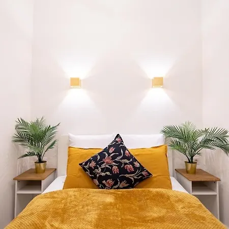 Unique Design - New - Budapest