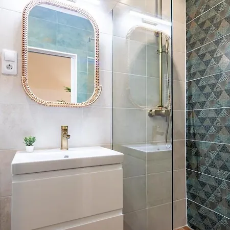 Unique Design - New - *