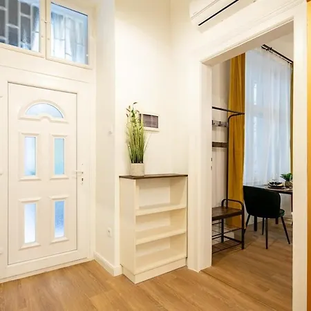 Unique Design - New - *